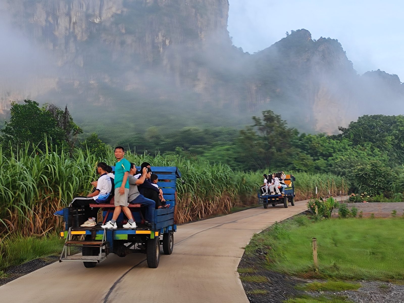 แต๋นพาทัวร์ ภูผาม่าน — กิจกรรม / ไกด์ท้องถิ่น อ.ภูผาม่าน