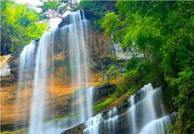 น้ำตกตาดใหญ่ — ที่เที่ยว ต.วังสวาบ
